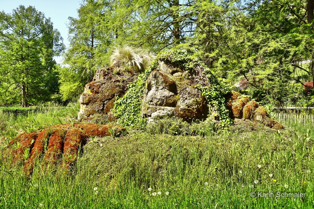 Zusammen im Garten, zwei mystische liebenswerte Gesichter ...